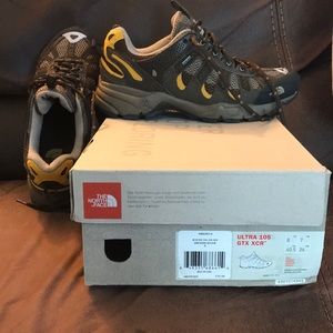NWT The NorthFace men size 8 hiking shoes